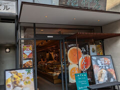 美味しそうな看板発見～
こういう素敵な外観のお店、吸い込まれるように入ってしまう。

「みかん大福１つだけなんですが良いですか？「」
「もちろん大丈夫です((´∀｀))「」

と、優しいお姉さんに接客していただきました。
