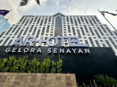 【スナヤン近辺】

おお、このホテルは「（旧）センチュリーパーク・ホテル」...30年以上前から同じ場所に佇んでいる。

外見（カーテンウォール）が上手に作られているので、今でも色褪せた感じがしないのだが、嘗て部屋やボールルームはボロボロだった...

私が勤めていた会社の送別会を何度かここのボールルームで開いたのだが、安かろう／悪かろうで、なんか残念な感じのホテルであった事を覚えている。