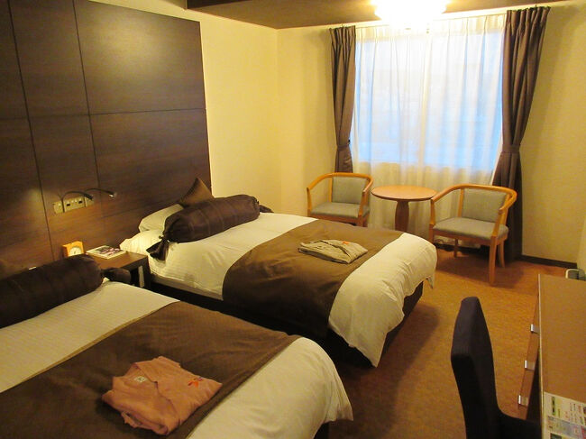 西館ツインルームを予約してたけど東館のツインルームにアップグレード<br />1泊7920円（素泊まり）シングル利用