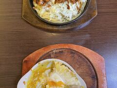 腹ペコだったので、そうしてまた朝来たパン屋へ。15時。
パン以外のメニューもたくさんあったことを思い出して。
私は石焼きカレードリア。彼はカツスパを。
どちらもおいしかった！けどカツスパが斬新でよかった！
（何より、営業してくれてて感謝…）