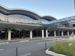 16:20 南紀白浜空港着。ここで友人とはお別れ、2日間車の運転をまかしたり、今回の旅の予定を考えてくれたり、ホテルの予約をしてくれたり全体的な旅のプロデュースをしてくれた。感謝