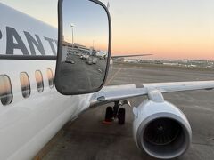 台風が4個発生していますが、石垣島に向けてレッツゴー！
みんなには「本当に行くの？」と口をそろえて合唱されました。
今回はJALと提携している日本トランスオーシャン航空です。
Wifiと電源が使えてうれしかったです。