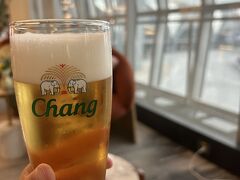 経由地・バンコク/スワンナプーム

PPラウンジで飲み食いし、食器片付けようとしたらテーブルに置いといていいのよと言われる。普段の生活がつい。。