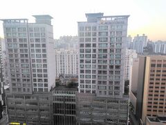 11/8(木)

今日は丸1日ソウルを楽しめる日。
いつまでも暑いね～と言っている名古屋の気温とは打って変わって朝の気温は4℃です。