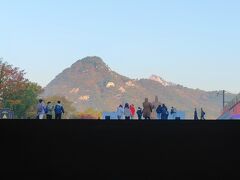 5号線 孔徳駅→光化門(クァンファムン)駅へ。
有名な景福宮の門の南側の駅です。