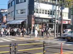 安国駅の近くのアーティストベーカリーは凄い行列。
色んな種類の塩パンのお店。
…行ってみたい。