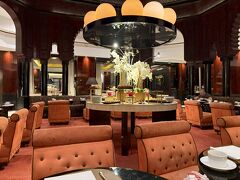 １１月９日（土）　朝食は朝６：３０から昨夜とは違うレストランで