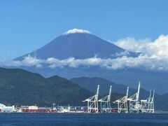 清水港から見た富士山
今年2回目の冠雪だそうです♪