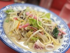 何はともあれ待つこと約15分で、ちゃんぽん登場。スープの塩味もちょうど良くて美味しくいただきました。