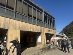 天気が良かったので、高尾山散歩へやってきました
京王電鉄「高尾山きっぷ」（鉄道とケーブルが割引）を買いました
スタートは高尾山口駅です