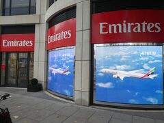 ホテル近くにエミレーツ航空のオフィスがありました。
JALは、国内でも市内オフィスは閉鎖していますが、エミレーツ航空は、最近JR大阪駅前にオープンしたKITTE大阪にチケットオフィスが、オープンしてます。
