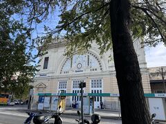 10:30　シャトルバスでリボルノ駅に到着しました。