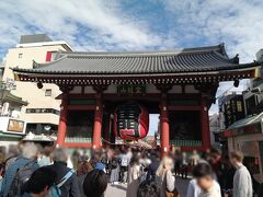 雷門。
ちなみにこの日は日曜日、9:20頃です。