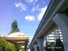 砂田橋からは、この専用の高架を走るバスレーンを眺めつつ…。