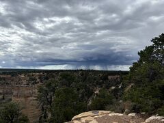 これから行く方向です。大雨？嵐？