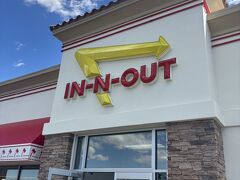 昼食は、In-N-Out です。