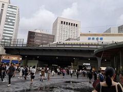つきました有楽町駅です。
銀座と違って大人の街という印象があります。
千代田区だからでしょうか
