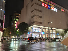 かつてのダイエー系百貨店プランタンも
今では、マロニゲート銀座です
プランタンはどこにありますかと若い婦人警官に聞いても
わからないと言われました。
浦島太郎の気分です