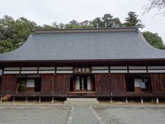 放光寺の本堂は、織田信長による甲州征伐により焼失した後、江戸時代に再建されたものです。