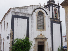 有名な教会という訳ではないのですが、城壁からよく目に付いた教会だったので、中を覗いておきたかったのです。聖ペドロ教会です。
