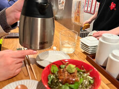 仕上げは
鰻のかば焼きのひつまぶしを茶漬けで