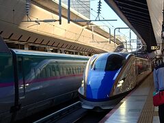 クラブツーリズムのツアーです。
東京駅に7時50分に集合し、8時22分の北陸新幹線トキで出発！