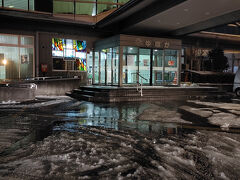 夜は，鶴岡市羽黒にある山伏温泉ゆぽかへ．流石に2月だけあって，ここには少しだけ雪がありましたが，例年に比べれば，信じられないほど少なかったです．