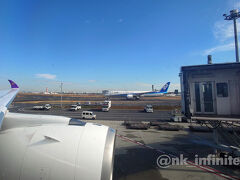 Day01　羽田からTG683便でバンコクへ。
今回はセールで安かったタイ国際航空で行く。