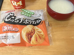 朝食です。。
ちょい、ひもじい