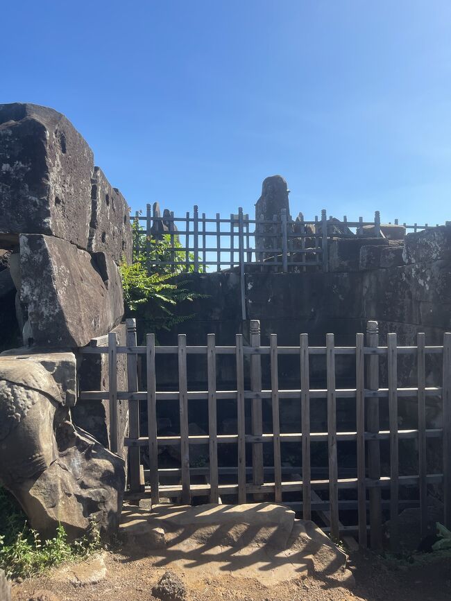 ピラミッド型寺院の上に登って来ました。景色がとても素晴らしかったです。