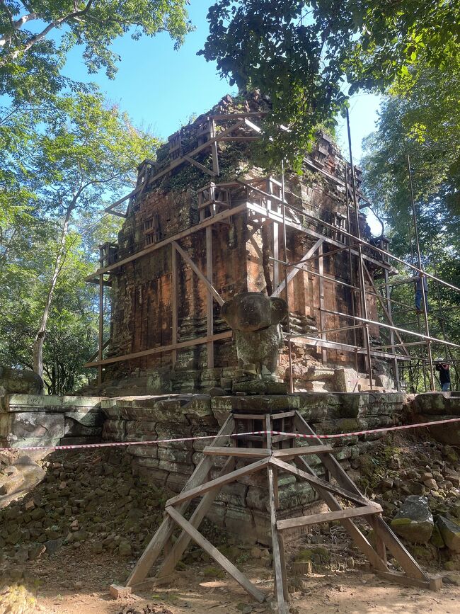 コーケー世界遺産の遺跡群のうちにプラサットドムライ遺跡です。