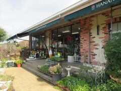 母はもう一人では大浴場に入るのは難しいので温泉には行けませんが、この日は天気もよく、ドライブも兼ねて花の館へ。