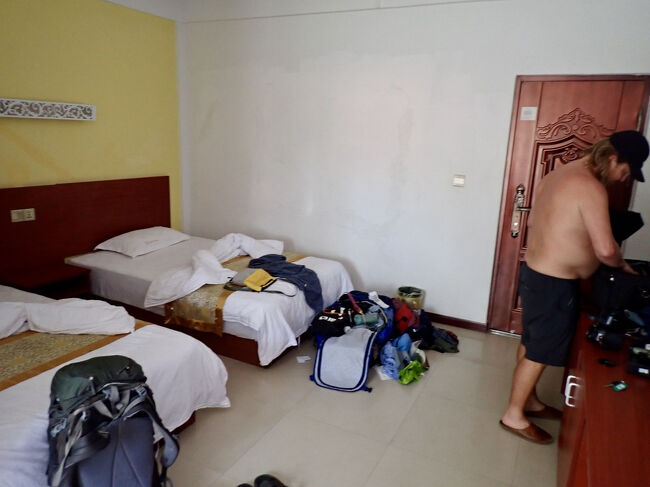 ベルギー人のフォトグラファーと一緒の部屋に泊まります。<br />(掲載許可済み)