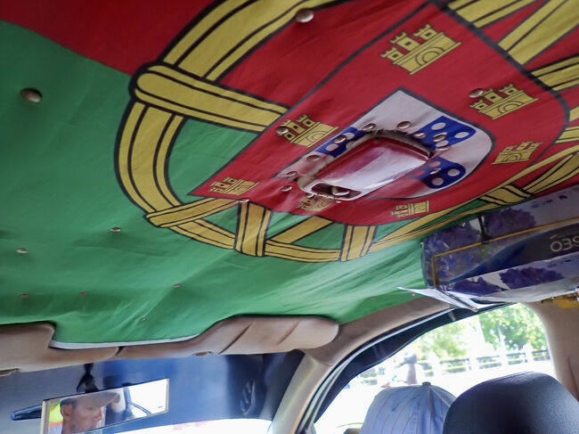 ポルトガルっぽい布が貼られていました。<br />