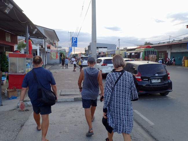 デリの中心で降ります。