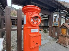 赤いポストがあるのはまつり会館
無料で見学できる施設ですが、12月から3月は冬季休業