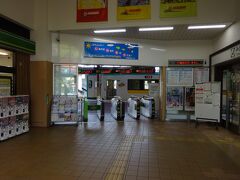改札口。
写真右にみどりの窓口、左にNewDaysがある。