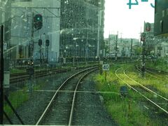 石巻駅を出発。
それにしてもこの車両、前面ガラスがムチャクチャ汚れてる。