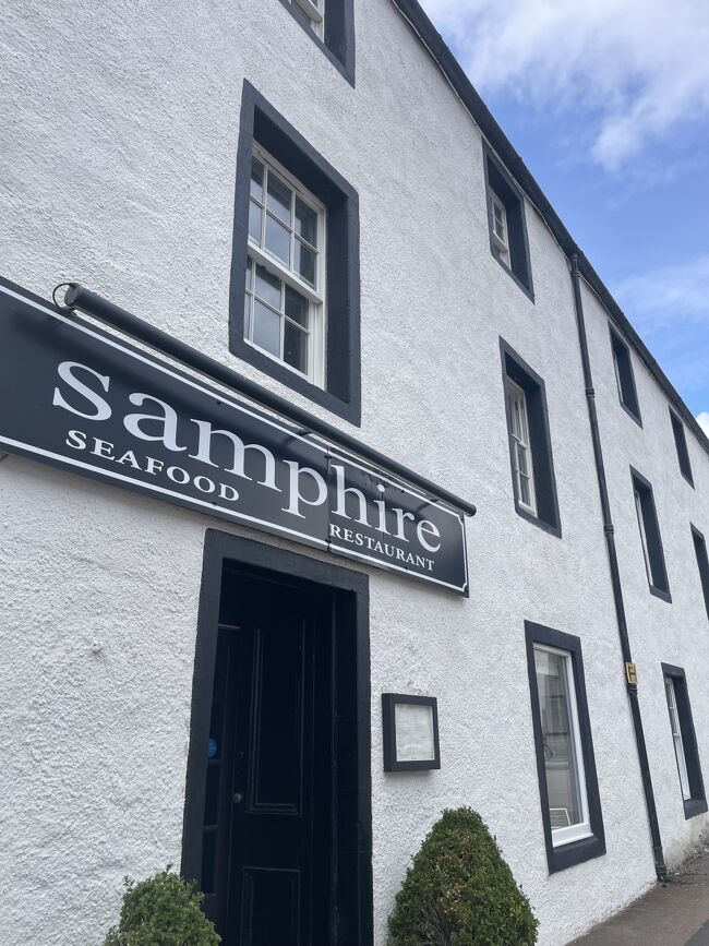 インヴァレイという海沿いの街にあるシーフードレストラン<br />行きのドライブの時に雰囲気の良さそうな店を発見していたので、ここでランチを。<br /><br />この店を見つけたことが、サポートできた唯一のことかも…