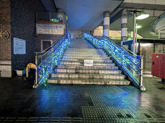 守山市駅前総合案内所階段にもイルミネーション。