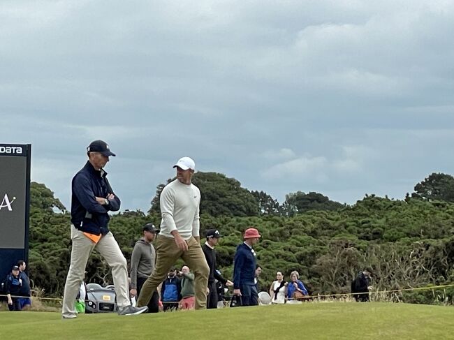 地元のマキロイは大人気。<br />練習日なので、リラックスしてラウンドしている姿を見ることができます。