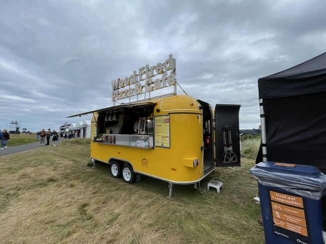 ランチはこのトラックのピザを食べて美味しかったそうです。