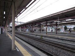 一時間で塩尻に到着。

ここで特急あずさに乗り換えですが２０分位待つ事に。
塩尻はどんよりしてて、寒い！