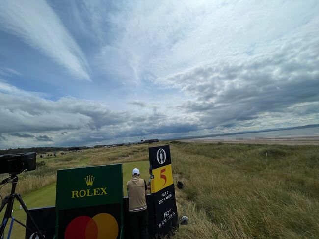 5番ホールのティーグランド後ろから見た眺めは最高です。<br />