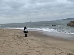 ビーチに来てみた。
夏は観光客で賑わうだろうな。