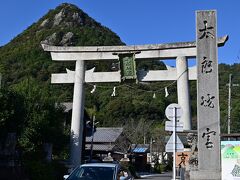 太郎坊宮（阿賀神社）。聖徳太子ゆかりという今回のツアーにふさわしい場所だったが、到着が遅れて参拝は見送ることに。この日、八日市駅前付近で大規模なイベントがあり、一帯は渋滞に。予想以上に到着が遅れた。