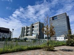 タクシーで「東京テレポート駅」まで行く（タクシー代；￥1,800）
此処からは無料シャトルバスが利用できる。
ロータリーにはジャパネットのスタッフが待機していてスムーズに乗れた。
