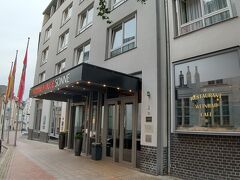 19:55、本日のお宿、Vienna House Sonne Rostockに着きました。チェックインしましょう～