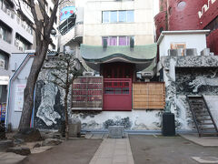 歌舞伎町弁財天。