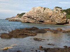 八畳岩
この辺は古里の浜と呼ばれていて、海が特に綺麗なのでした